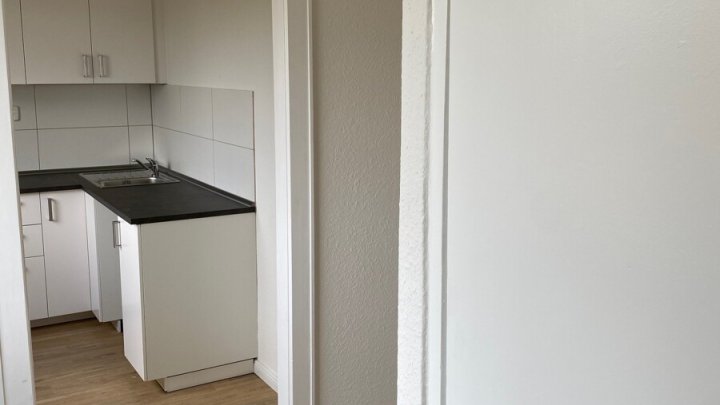 Helle 2 -Zimmer + 2 halbe Zimmer mit Balkon in Uni-Nähe