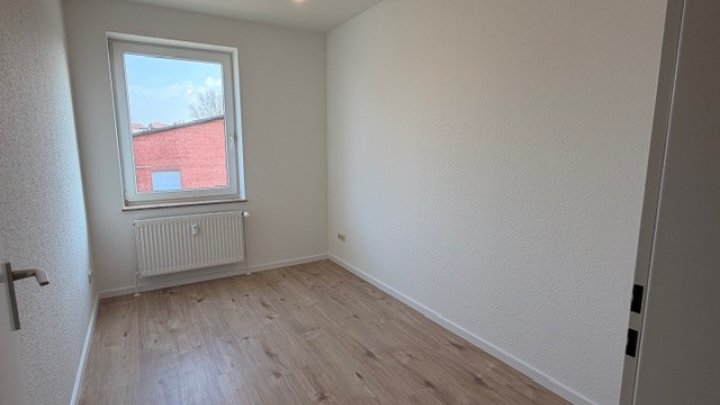 Eine Kaltmiete geschenkt: Sanierte 4-ZW mit Balkon Gutenbergring 32, Brunsbüttel - Otto Stöben GmbH!