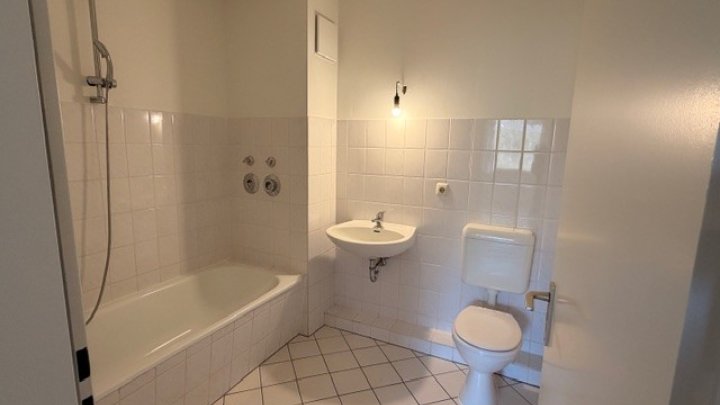 Eine Kaltmiete geschenkt! Mit WBS: 3-ZW mit Balkon, Einsteinstr. 19, Brunsbüttel - Otto Stöben GmbH