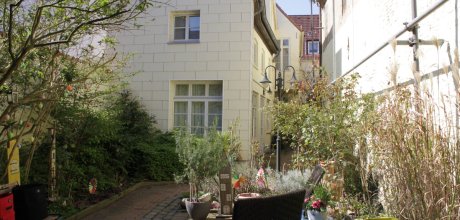 Zugang mittleres Haus