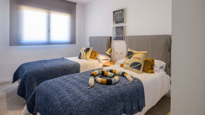 Fantastische Wohnungen mit 3 Schlafzimmern, 2 Bädern, Meerblick, Gemeinschaftspools, Sauna und vielem mehr nur 900 m vom Strand