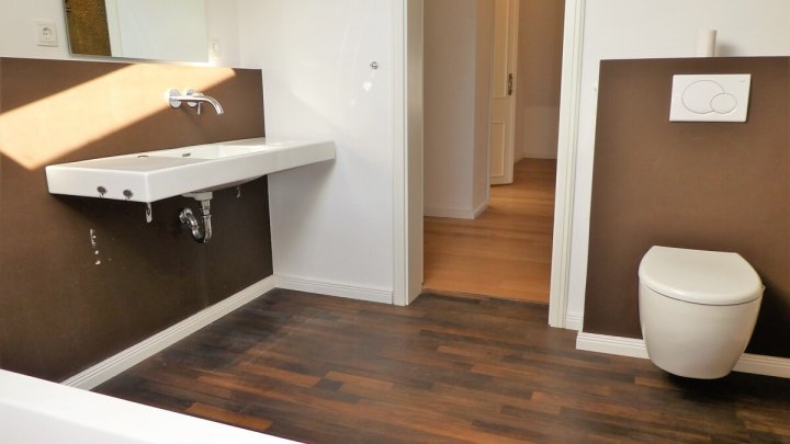 KIEL-BLÜCHERPLATZ: 4-Zimmer-Wohnung über 2 Ebenen (4. +5. OG) mit 2 Balkonen (ohne Fahrstuhl)