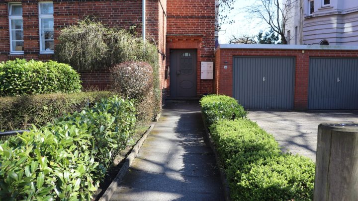 Prestige in St. Jürgen: Klassisches Mehrfamilienhaus in begehrter Lage von Lübeck! OTTO STÖBEN!