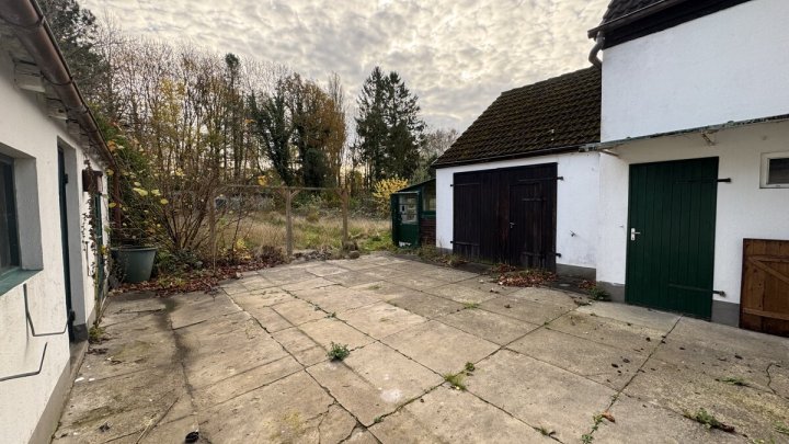 Viel Potenzial: Baugrundstück mit Altbestand in Suchsdorf - OTTO STÖBEN GmbH!