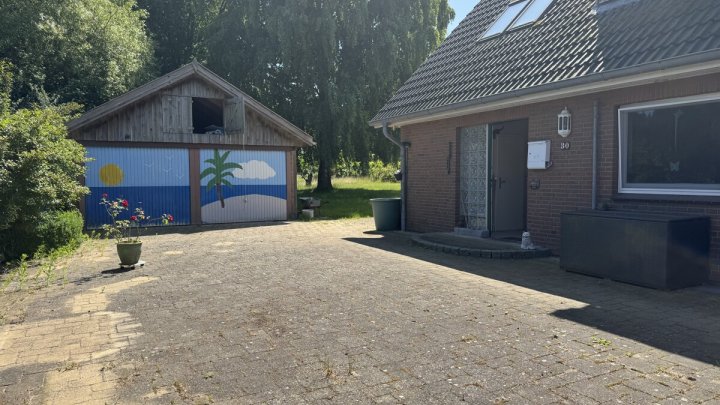 Großzügige Immobilie mit 294,3 m² Wohnfläche & traumhaftem Grundstück – ideal für 4 Parteien