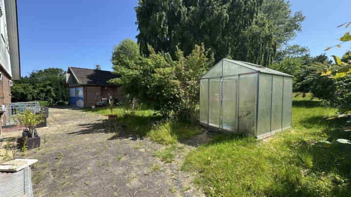 Großzügige Immobilie mit 294,3 m² Wohnfläche & traumhaftem Grundstück – ideal für 4 Parteien