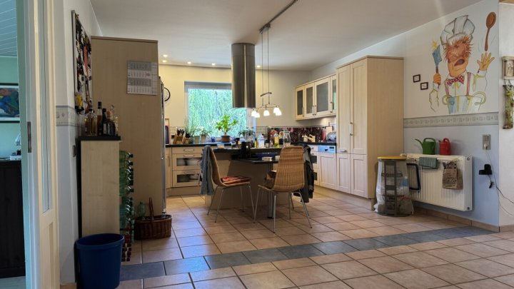 Großzügige Immobilie mit 294,3 m² Wohnfläche & traumhaftem Grundstück – ideal für 4 Parteien