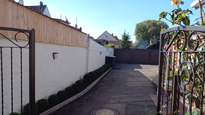 Mehrfamilienhaus 4 Wohneinheiten 4 Garagen in Glückstadt und ein echtes maritimes Kleinod nahe des

Binnenhafens, mitten in der Stadt