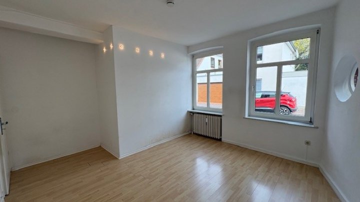 Mehrfamilienhaus 4 Wohneinheiten 4 Garagen in Glückstadt und ein echtes maritimes Kleinod nahe des

Binnenhafens, mitten in der Stadt