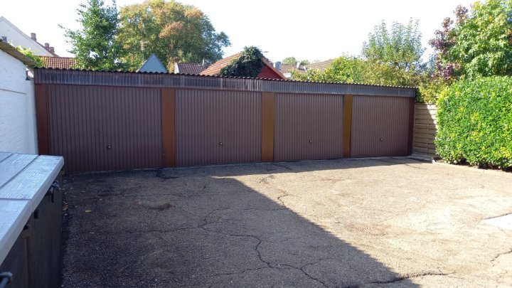 Mehrfamilienhaus 4 Wohneinheiten 4 Garagen in Glückstadt und ein echtes maritimes Kleinod nahe des

Binnenhafens, mitten in der Stadt