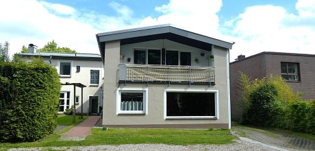 Hinterhaus mit Wohnung