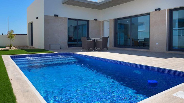 Großzügige 4-Zimmer-Einfamilienhäuser in modernem Design mit Privatpool