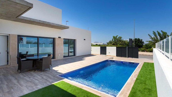 Großzügige 4-Zimmer-Einfamilienhäuser in modernem Design mit Privatpool