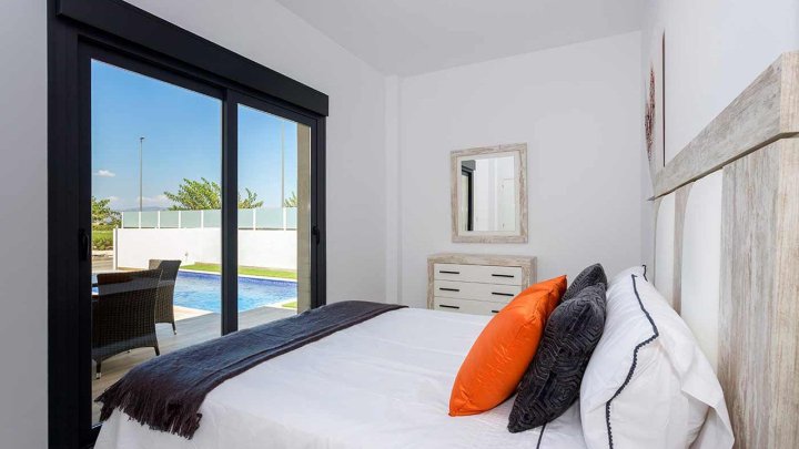 Großzügige 4-Zimmer-Einfamilienhäuser in modernem Design mit Privatpool