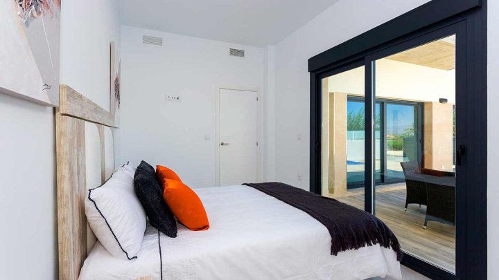 Großzügige 4-Zimmer-Einfamilienhäuser in modernem Design mit Privatpool