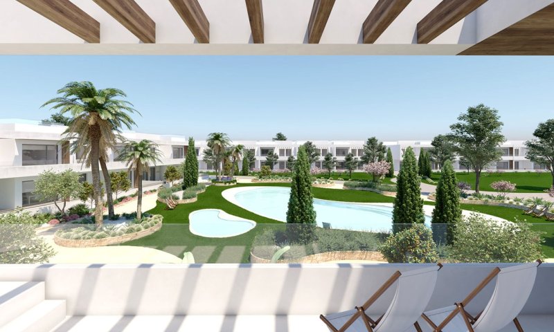 Moderne Obergeschoss-Wohnungen mit 2 Schlafzimmern, 2 Bädern, Dachterrasse, Klimaanlage, Alarmanlage und Gemeinschaftspool nur 250 m vom Meer