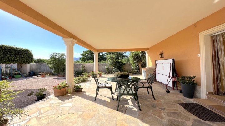 4 Schlafzimmer Villa mit XXL großer Sonnenterasse, großer Pool, BBQ-Haus mit einer Sommerküche, Garten mit Obstbäumen