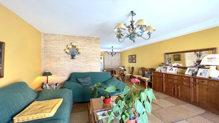 4 Schlafzimmer Villa mit XXL großer Sonnenterasse, großer Pool, BBQ-Haus mit einer Sommerküche, Garten mit Obstbäumen