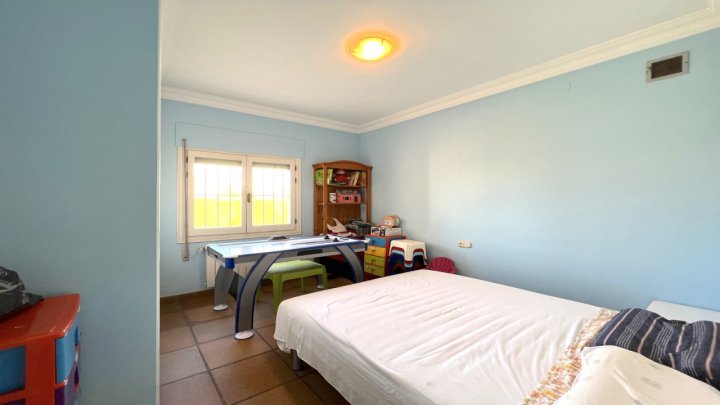 4 Schlafzimmer Villa mit XXL großer Sonnenterasse, großer Pool, BBQ-Haus mit einer Sommerküche, Garten mit Obstbäumen