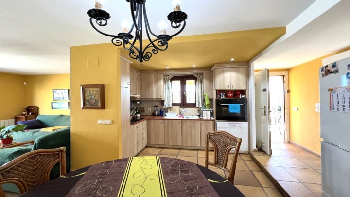 4 Schlafzimmer Villa mit XXL großer Sonnenterasse, großer Pool, BBQ-Haus mit einer Sommerküche, Garten mit Obstbäumen