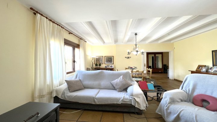4 Schlafzimmer Villa mit XXL großer Sonnenterasse, großer Pool, BBQ-Haus mit einer Sommerküche, Garten mit Obstbäumen