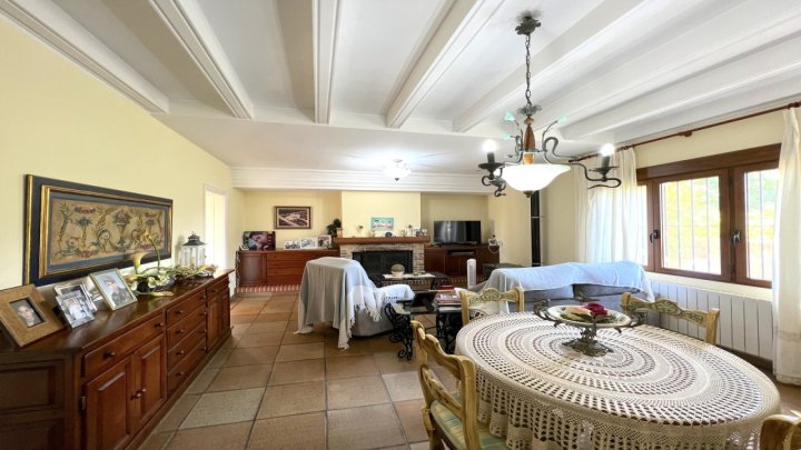 4 Schlafzimmer Villa mit XXL großer Sonnenterasse, großer Pool, BBQ-Haus mit einer Sommerküche, Garten mit Obstbäumen