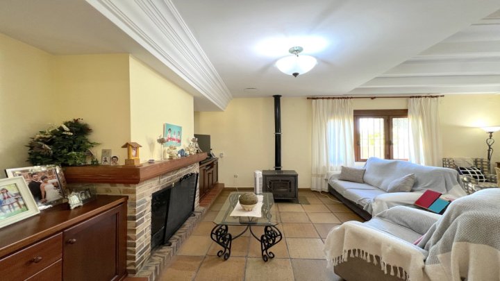 4 Schlafzimmer Villa mit XXL großer Sonnenterasse, großer Pool, BBQ-Haus mit einer Sommerküche, Garten mit Obstbäumen