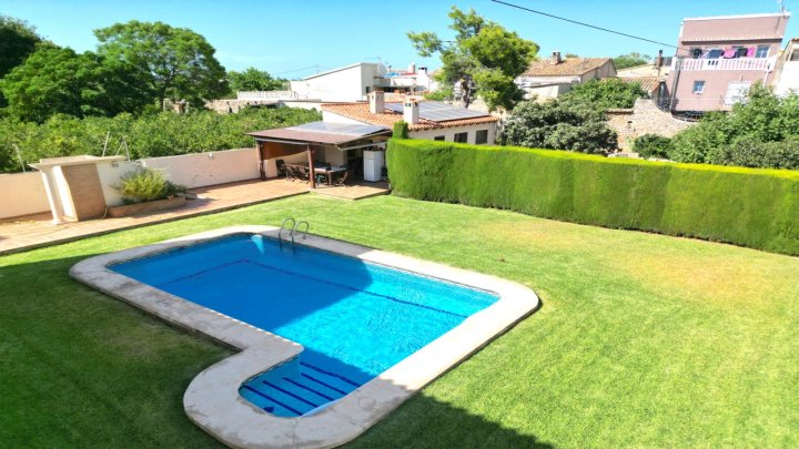4 Schlafzimmer Villa mit XXL großer Sonnenterasse, großer Pool, BBQ-Haus mit einer Sommerküche, Garten mit Obstbäumen