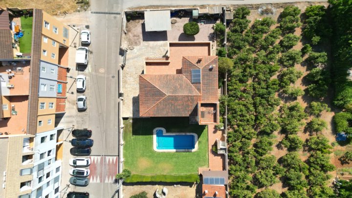4 Schlafzimmer Villa mit XXL großer Sonnenterasse, großer Pool, BBQ-Haus mit einer Sommerküche, Garten mit Obstbäumen