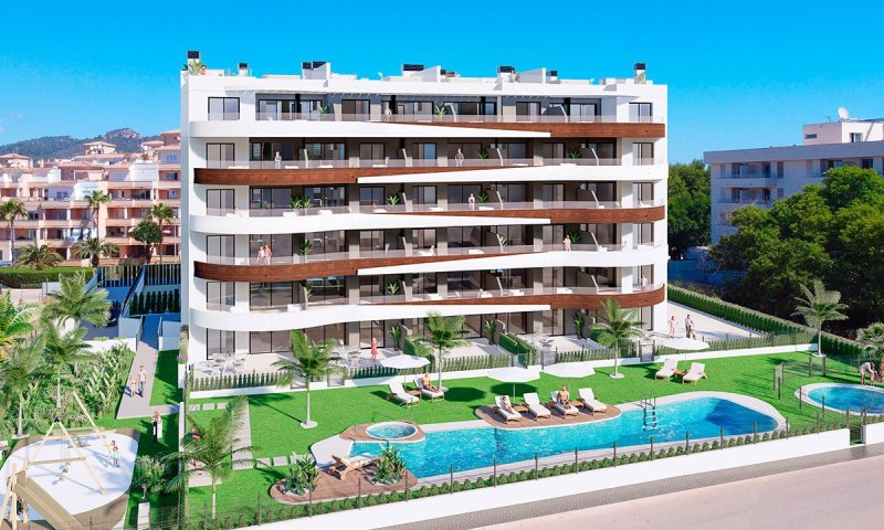 Appartements mit 2 Schlafzimmern, Fußbodenheizung in Bädern, Klimaanlage und Gemeinschaftspool nur 700 m vom Strand