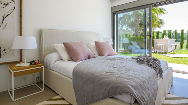 Luxusvillen mit 3 Schlafzimmern, 3 Bädern, Gäste-WC, Klimaanlage und Privatpool in der fantastischen Golfanlage Las Colinas