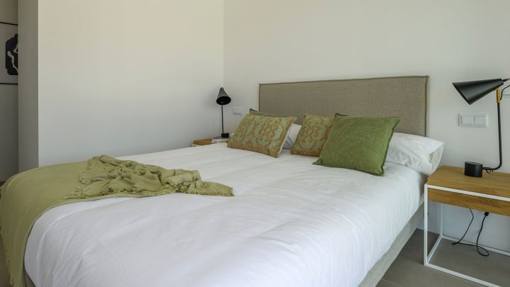 Luxusvillen mit 3 Schlafzimmern, 3 Bädern, Gäste-WC, Klimaanlage und Privatpool in der fantastischen Golfanlage Las Colinas